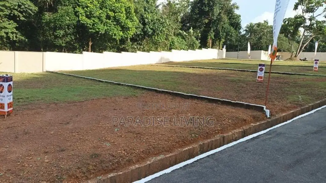 8 Perch Land Lots in Hokandara Residential