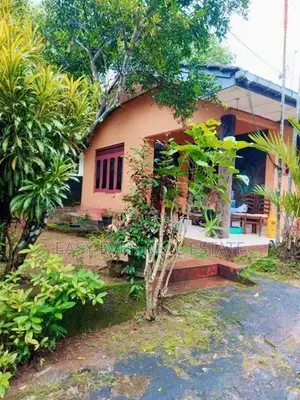 අතුරුගිරිය නගරයේ වටිනා ඉඩමක් සමඟ නිවසක් විකිණීමට