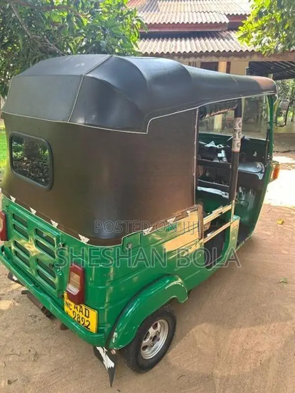 Bajaj RE 2012