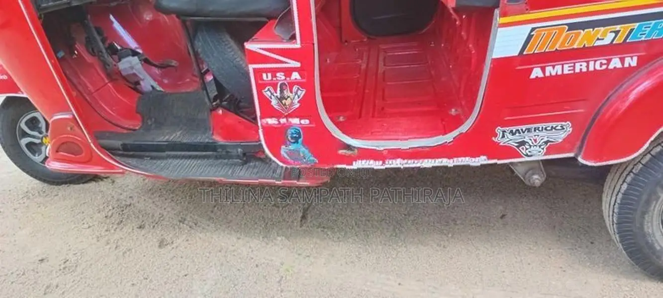 Bajaj RE 2012