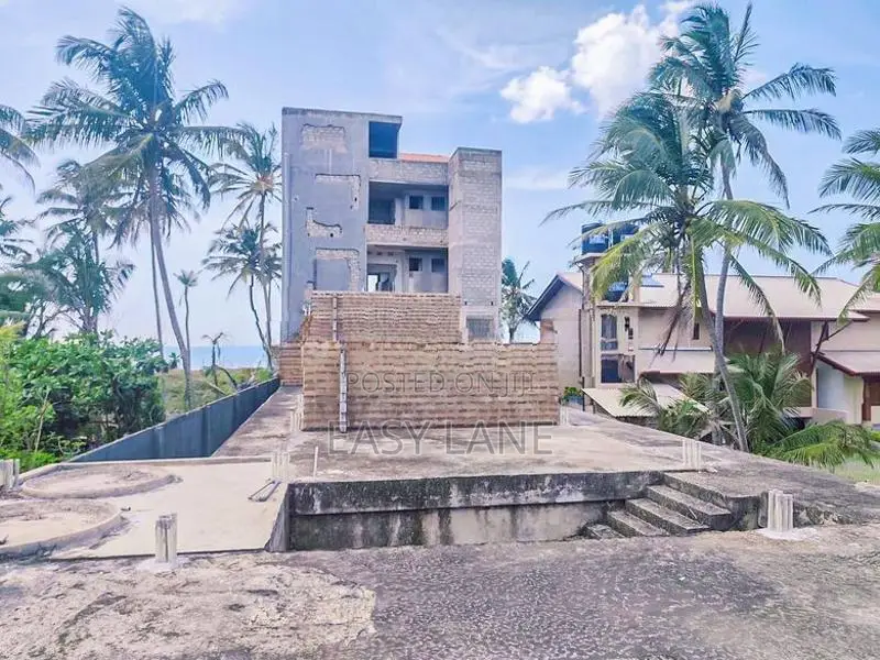 මීගමුව දුංගල්පිටිය වෙරළට මායිම්ව තට්ටු 4ක සුපිරි හෝටලයක්