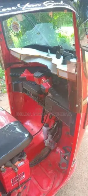 Bajaj RE 2012