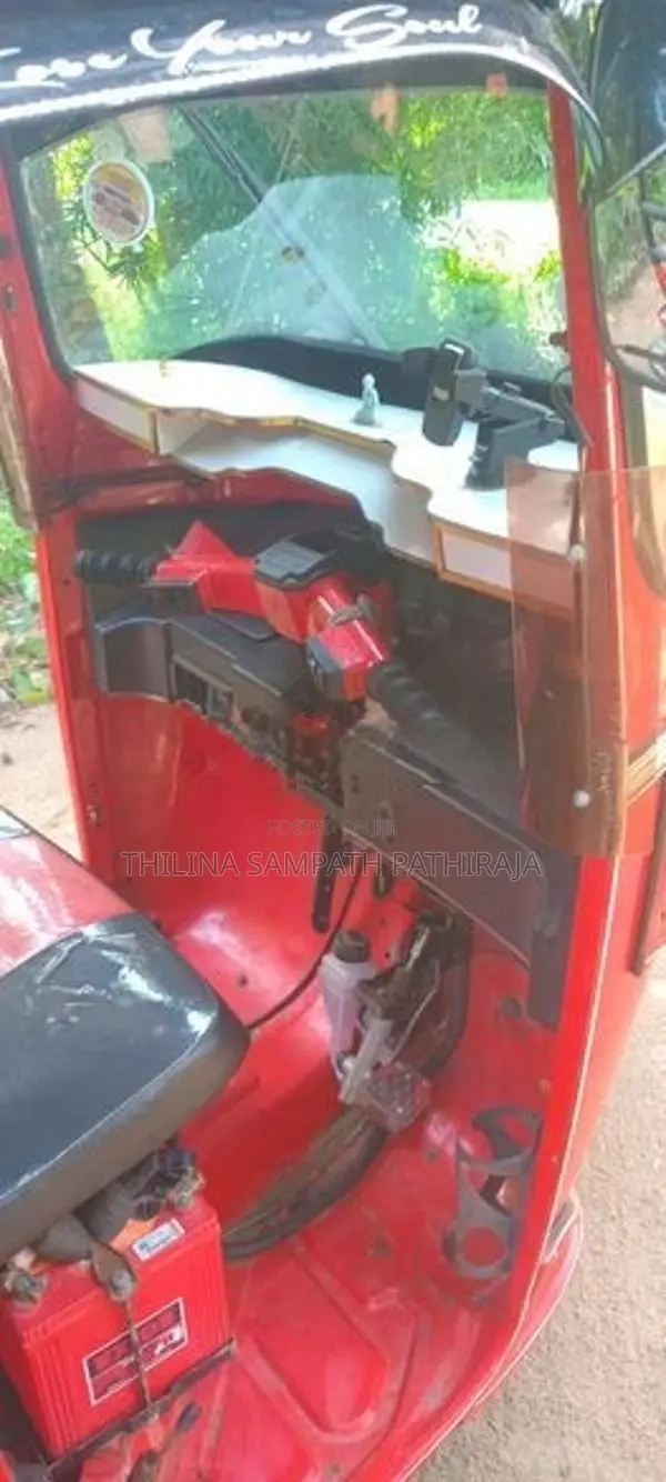 Bajaj RE 2012