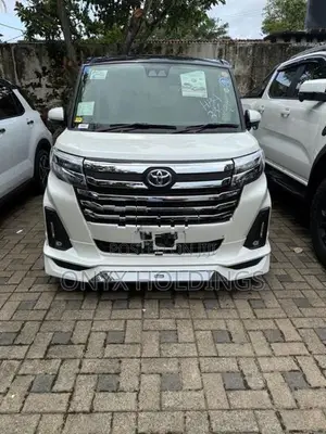 Toyota Roomy Custom GT 2025