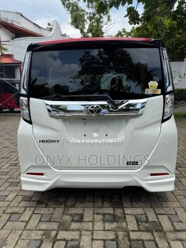 Toyota Roomy Custom GT 2025