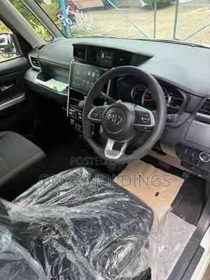 Toyota Roomy Custom GT 2025