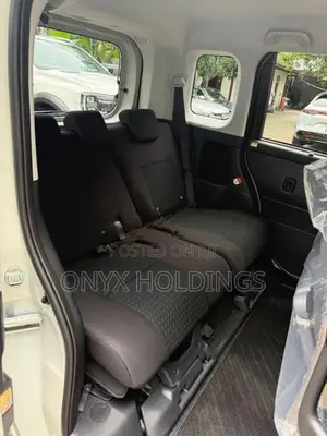 Toyota Roomy Custom GT 2025
