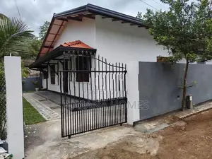Almost Brand new Single Story house for sale Piliyandala
