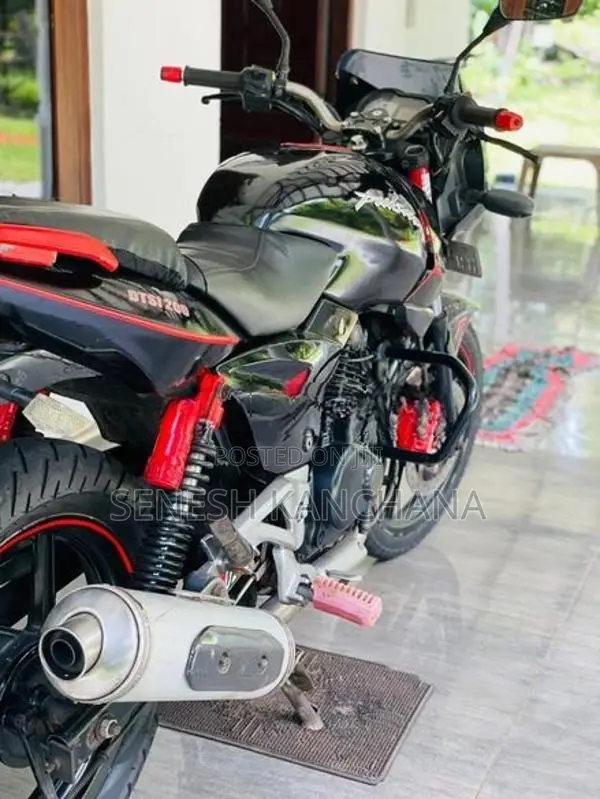 Bajaj Pulsar 200 2009