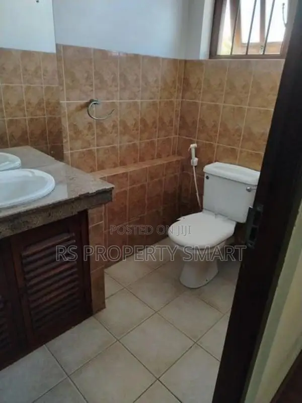 10 Bedrooms Hotel For Rent - Colombo 4