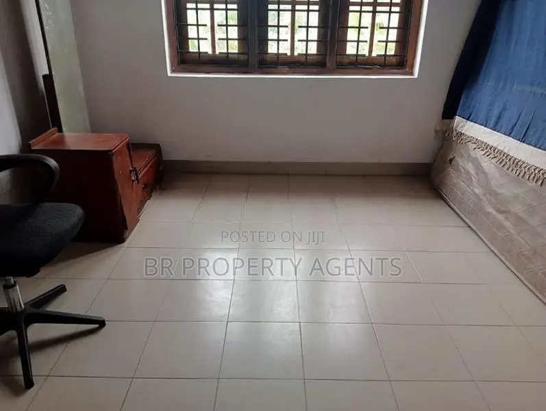 Two Story House for Sale in Thalawathugoda