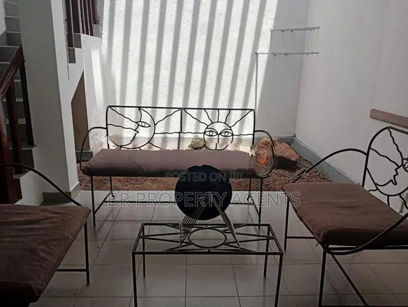 Two Story House for Sale in Thalawathugoda