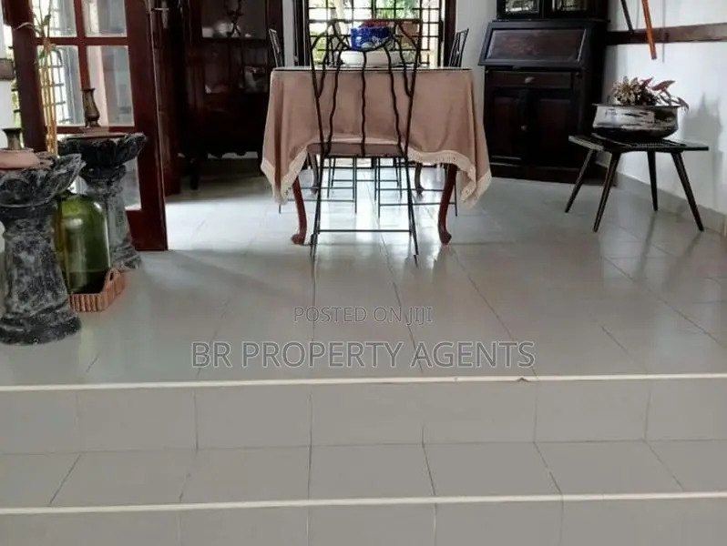 Two Story House for Sale in Thalawathugoda
