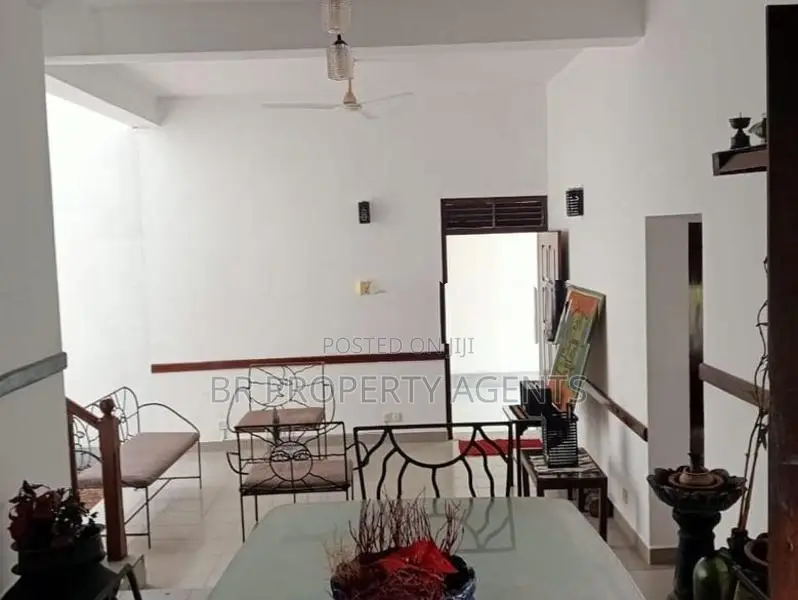 Two Story House for Sale in Thalawathugoda