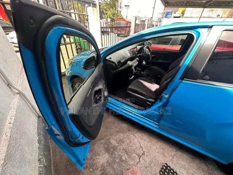 Toyota Yaris X Grde 2023