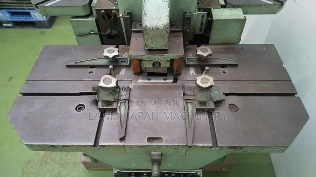 Hydraulic Corner Cutter