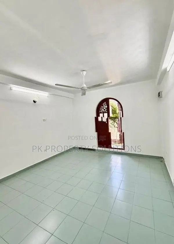 House for Sale in Colombo 8 ( File No 117 E)