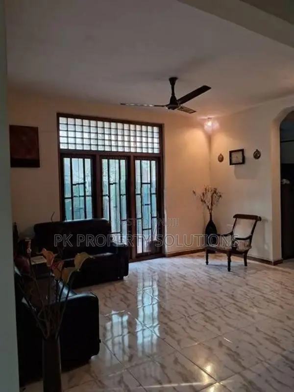 House for Sale in Boralesgamuwa ( File No 118 E)