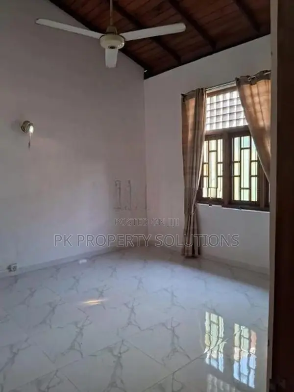 House for Sale in Boralesgamuwa ( File No 118 E)
