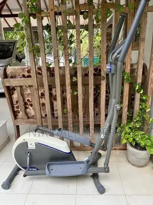 Domyos E130 Elliptical Cross Trainer