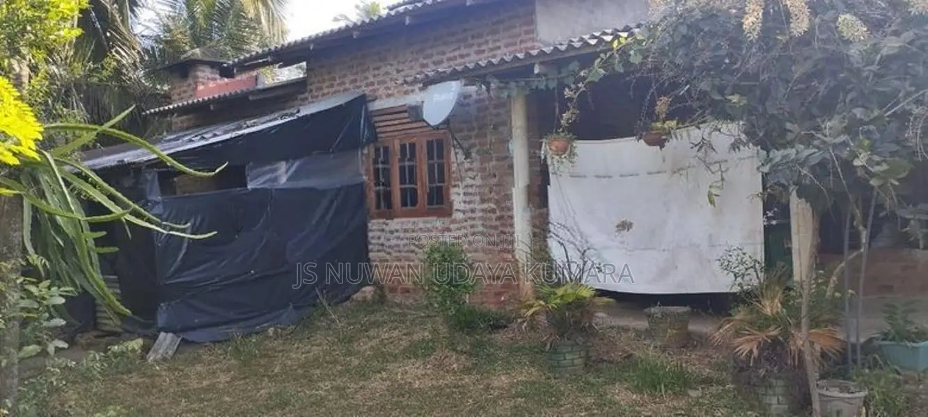 නිවසක් සමඟ ඉඩමක් තිකුනාමලෙ