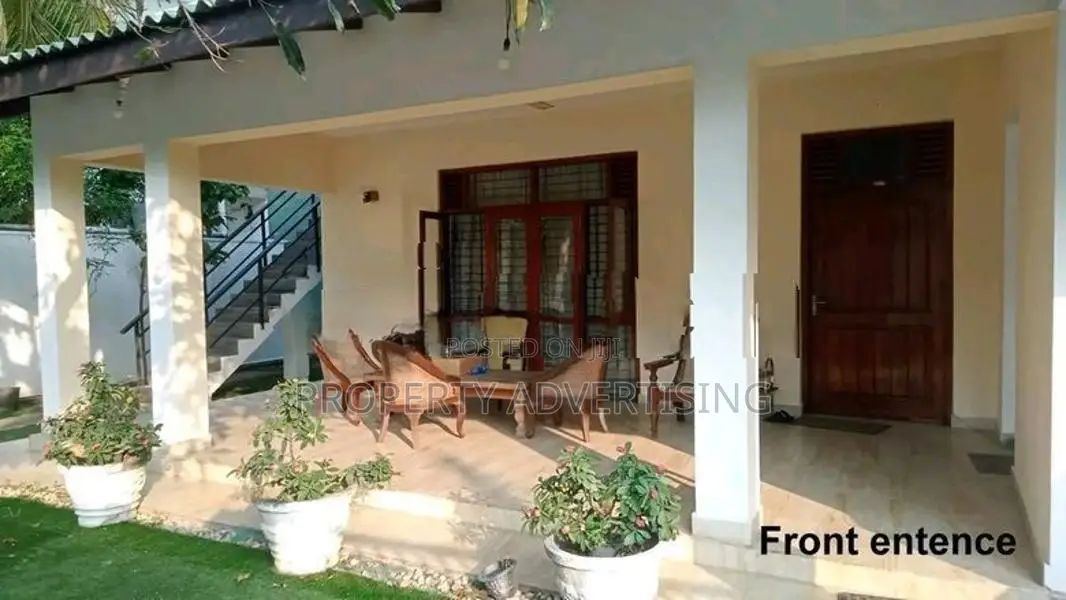 Valuable 5BR House for Sale in Boralesgamuwa