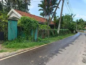 Land with House for Sale in Kochchikade