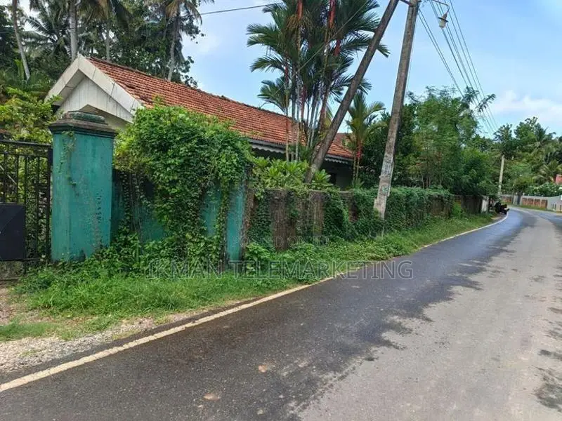 Land with House for Sale in Kochchikade