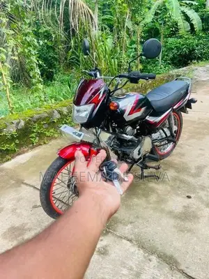 Bajaj CT100 2005