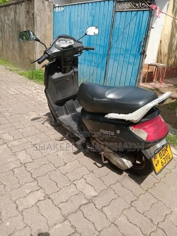 Mahindra Gusto 2015