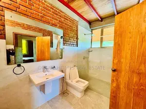 Elegant Modern Home with Diyawanna Views – Rajagiriya