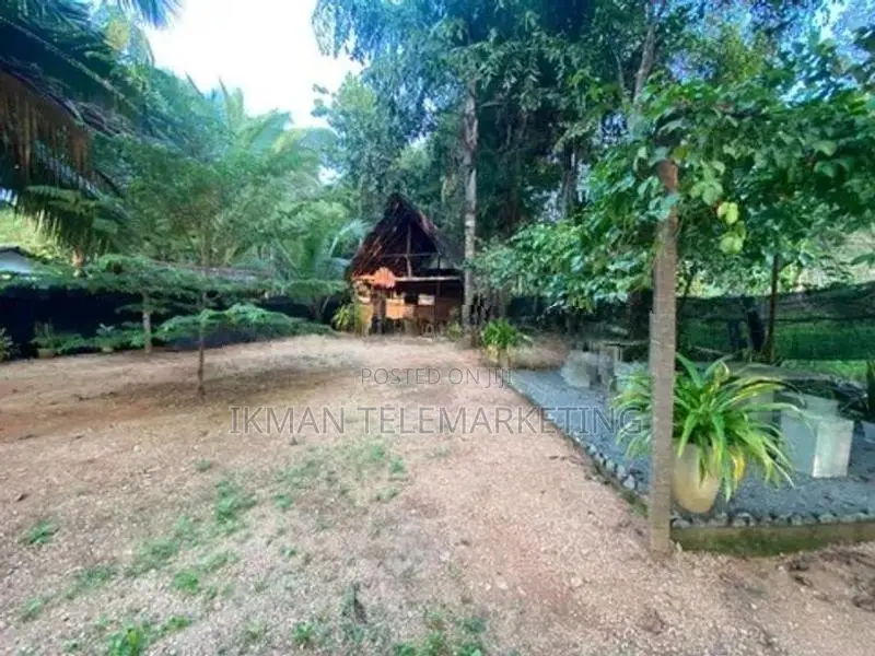 Restaurant with Land for Lease Long Term in Sigiriya