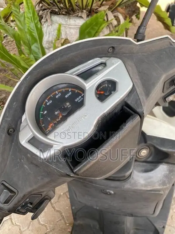 Mahindra Gusto 2015