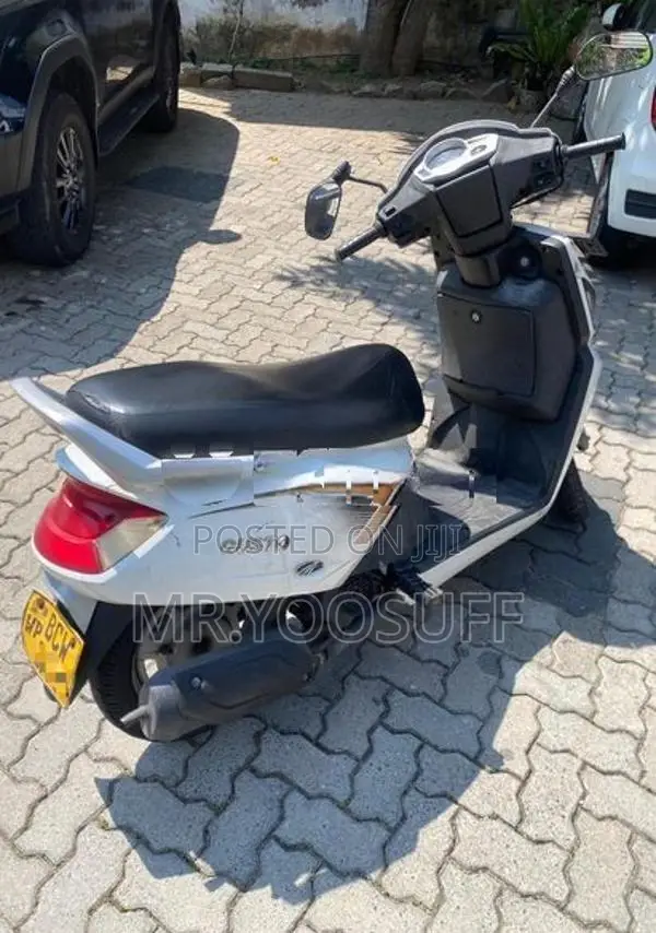 Mahindra Gusto 2015
