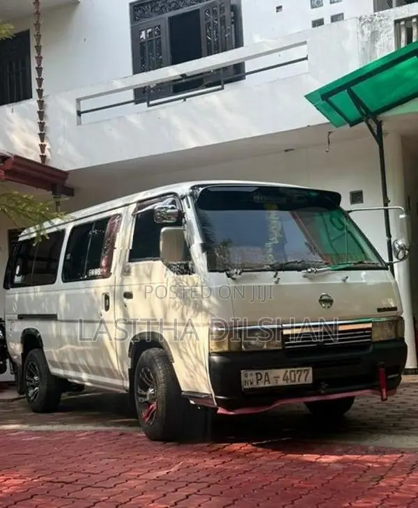 Nissan Caravan 2000