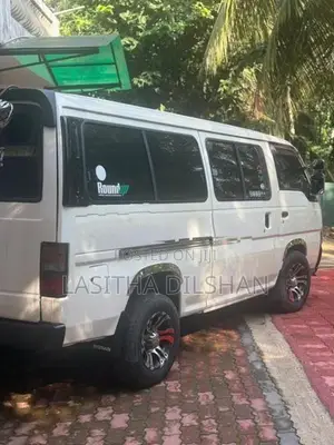 Nissan Caravan 2000