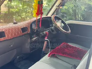 Nissan Caravan 2000