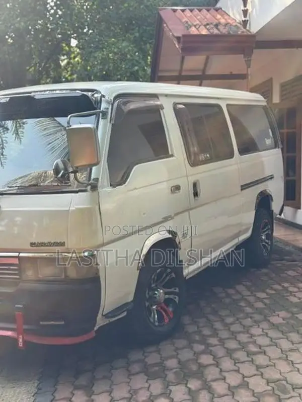 Nissan Caravan 2000