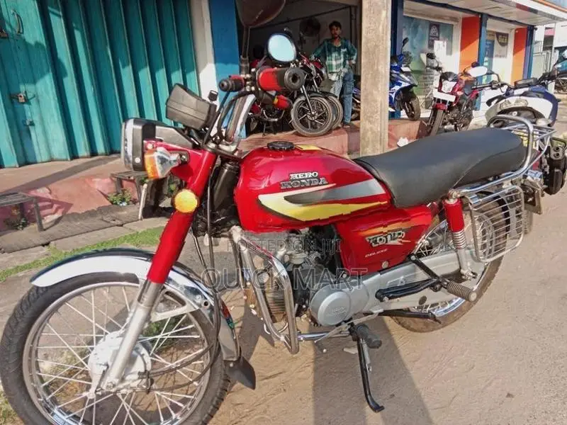 Hero CD 100 2005