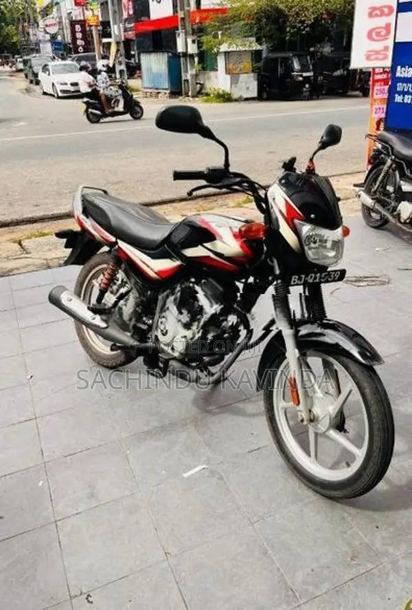 Bajaj CT100 2025