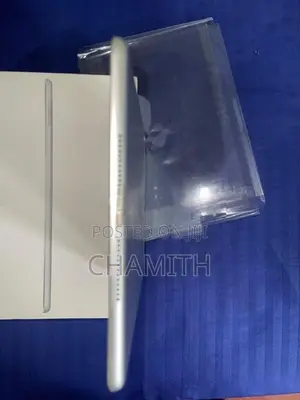 Apple iPad 6th Gen 32GB Silver Wi-Fi