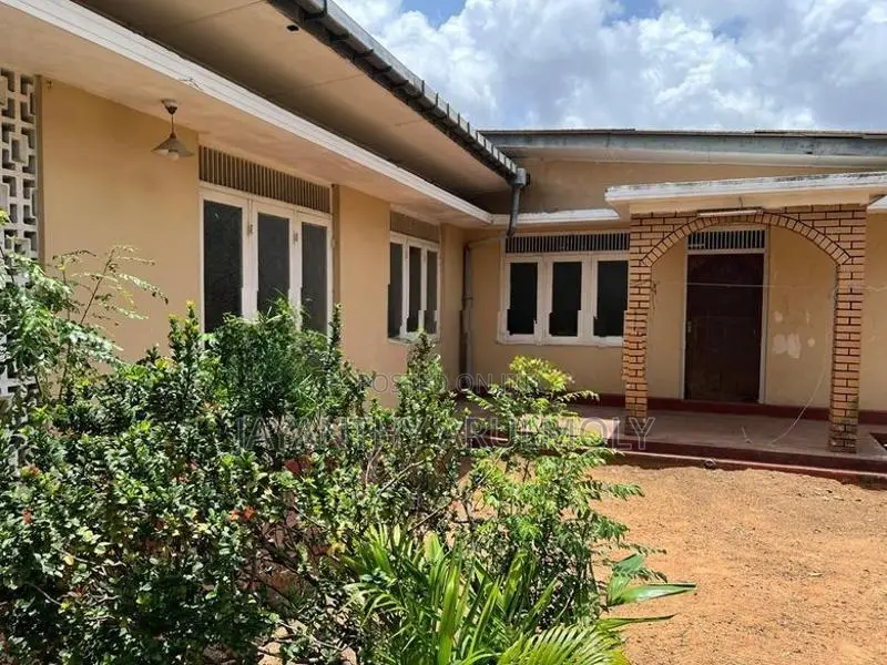4 Bedroom House in A 20 Perch Land for Sale Hendala Wattala