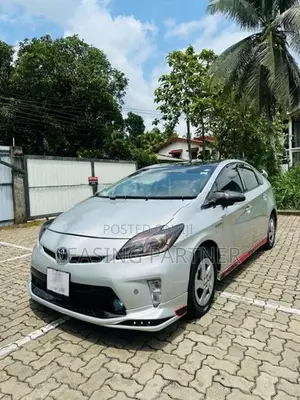 Toyota Prius S Led 2015