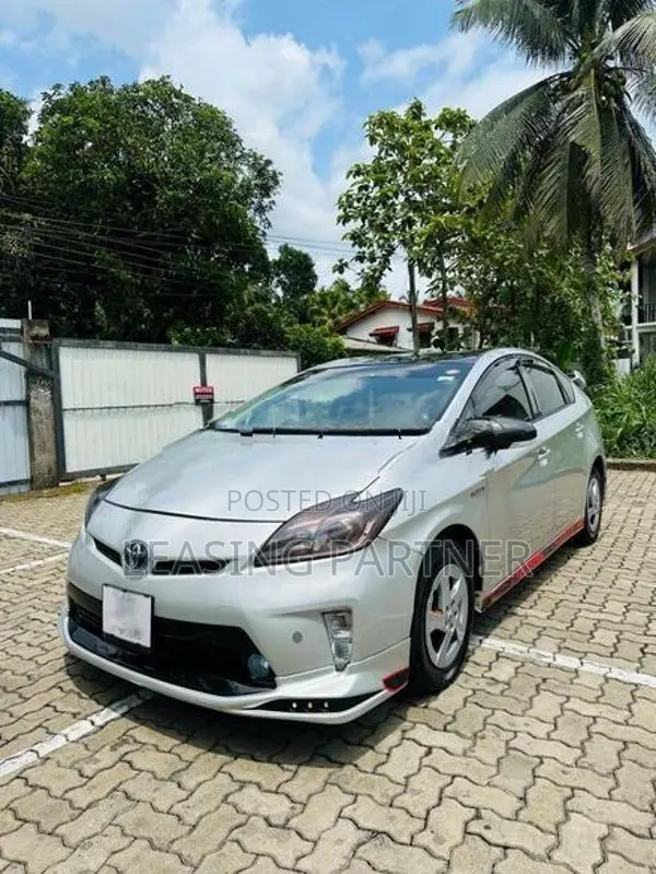 Toyota Prius S Led 2015