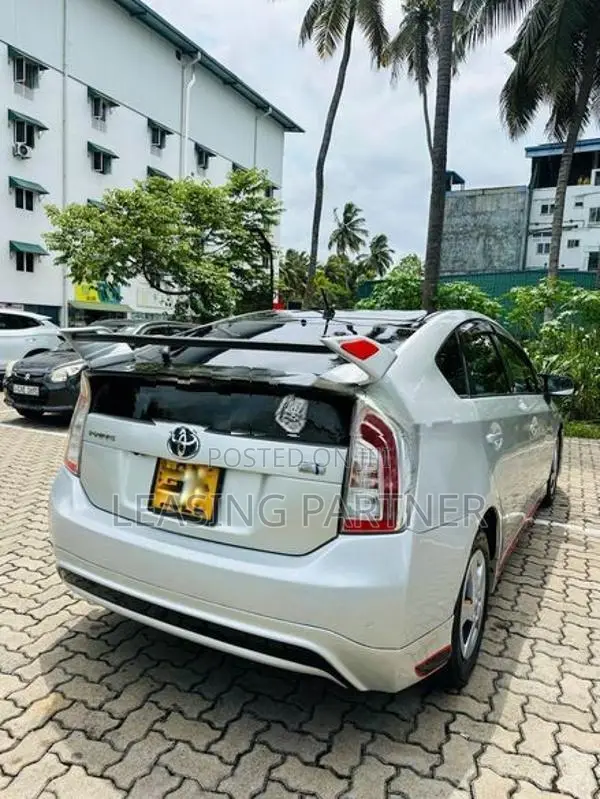 Toyota Prius S Led 2015