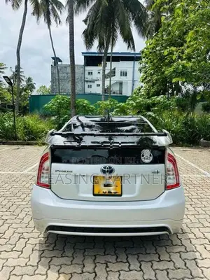 Toyota Prius S Led 2015