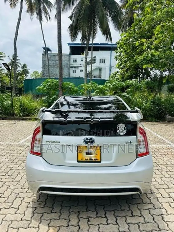 Toyota Prius S Led 2015