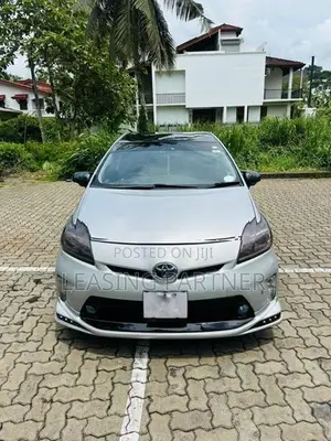 Toyota Prius S Led 2015
