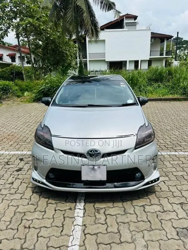 Toyota Prius S Led 2015