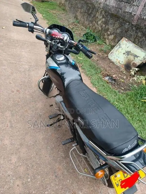 Bajaj CT100 2013